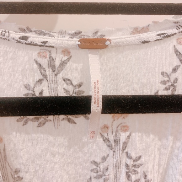 Floral Top - Picture 3 of 3